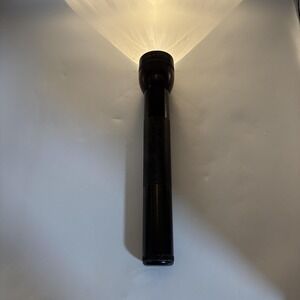 Mag-Lite Flashlight 2D Cell 12 In Black Aluminum Incandescent Made USA Beam